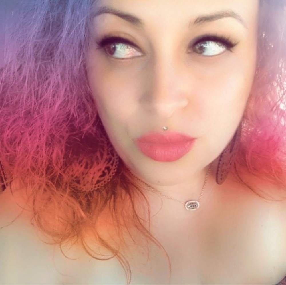 Meet your Posher, Desiree